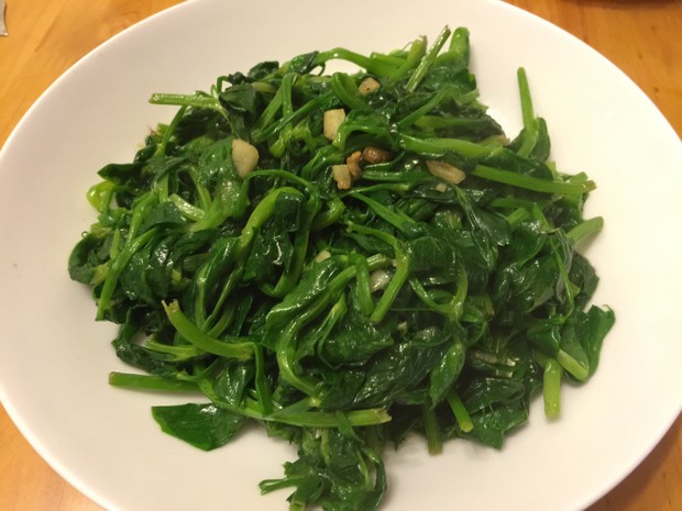 老丁的私房菜-清炒豌豆尖的做法