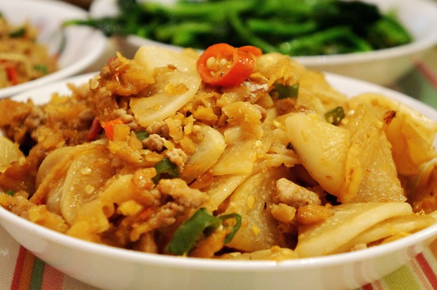 明太鱼炒萝卜的做法