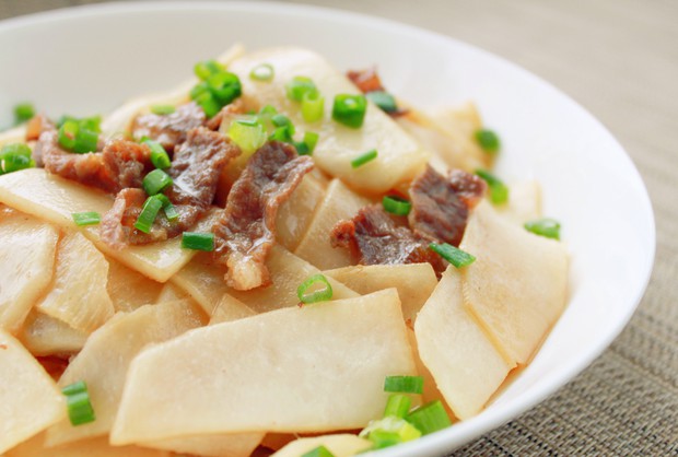 盘菜肉片的做法