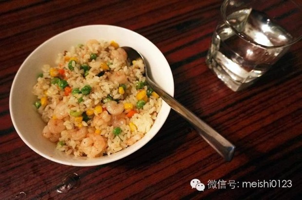 虾仁炒饭的做法