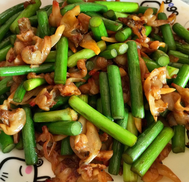 蚬子肉炒蒜苔的做法