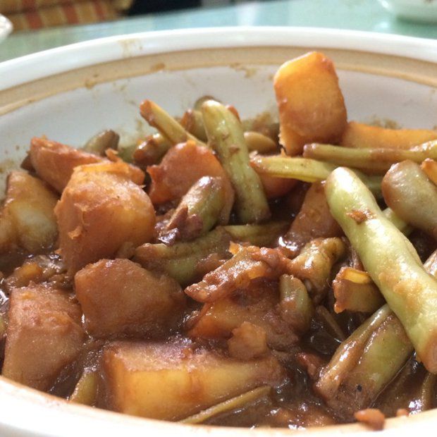 正宗东北土豆炖豆角的做法