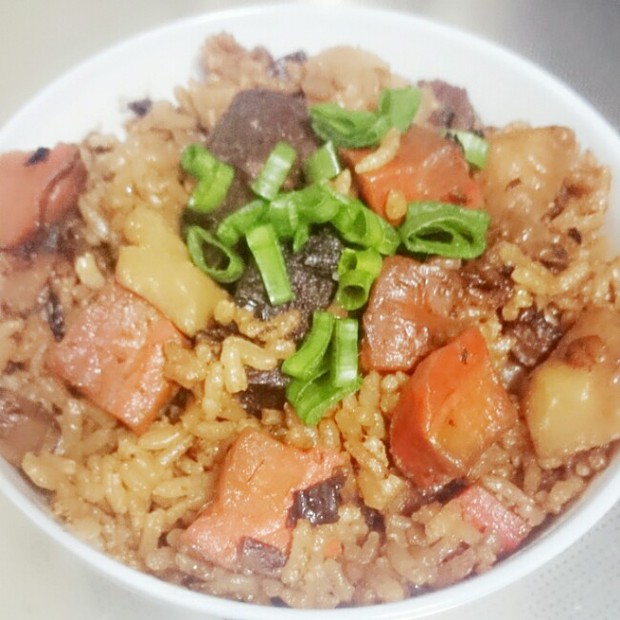 带饭利器之胡萝卜土豆排骨焖饭的做法