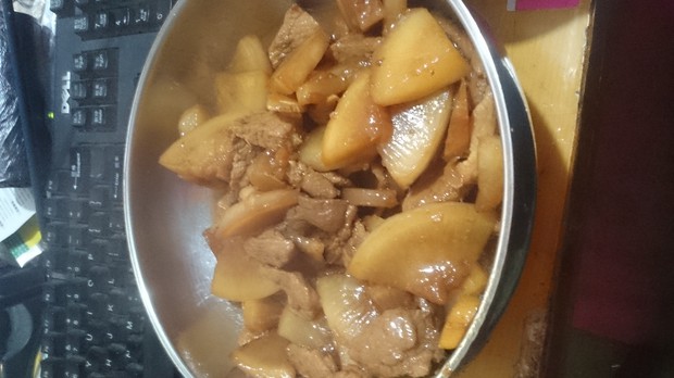 萝卜炒肉的做法