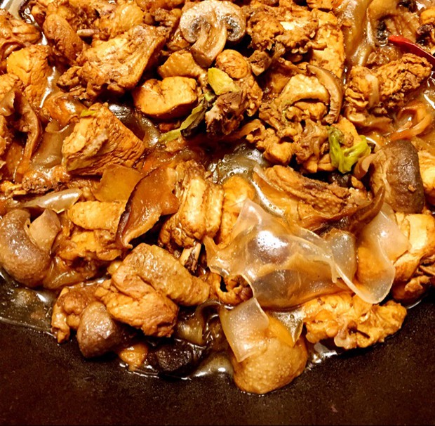 蘑菇炖鸡的做法