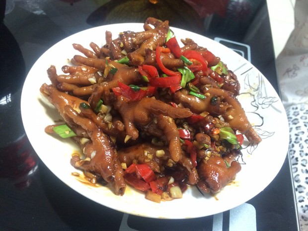 蒜香鸡爪的做法
