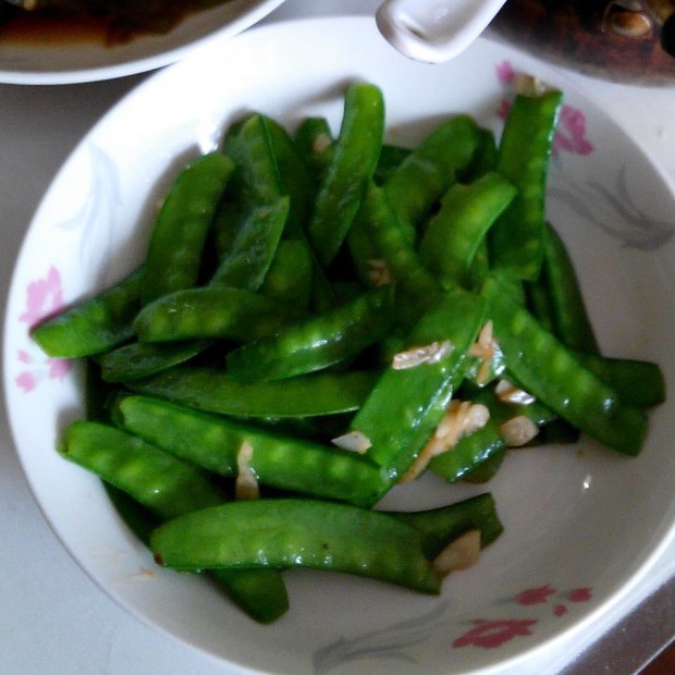 清炒荷兰豆(蒜蓉荷兰豆)的做法