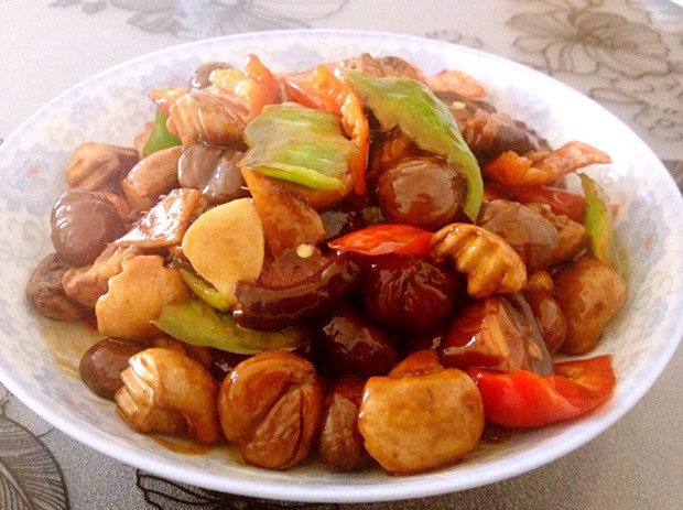 板栗烧双菇的做法