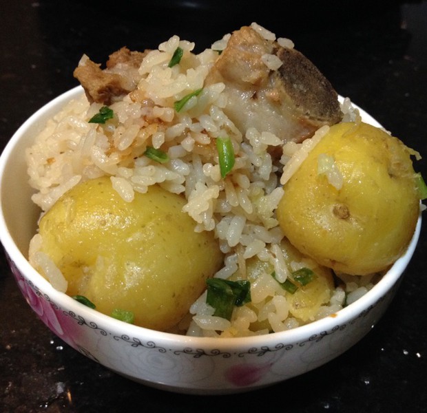 小排土豆焖饭(电饭煲)的做法