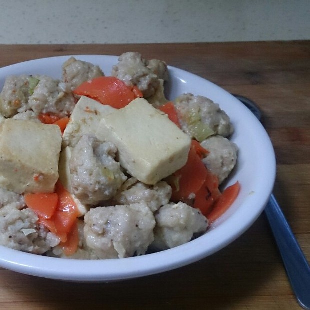 荸荠肉丸炖豆腐的做法