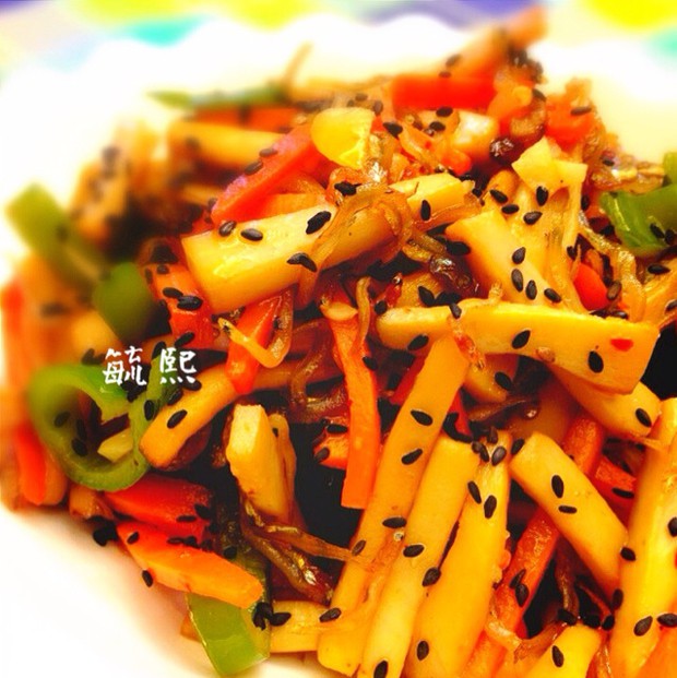 香辣杏鲍菇小鱼干的做法