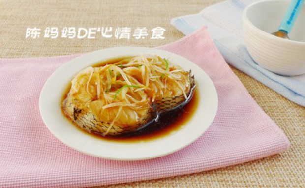 葱浇鳕鱼的做法