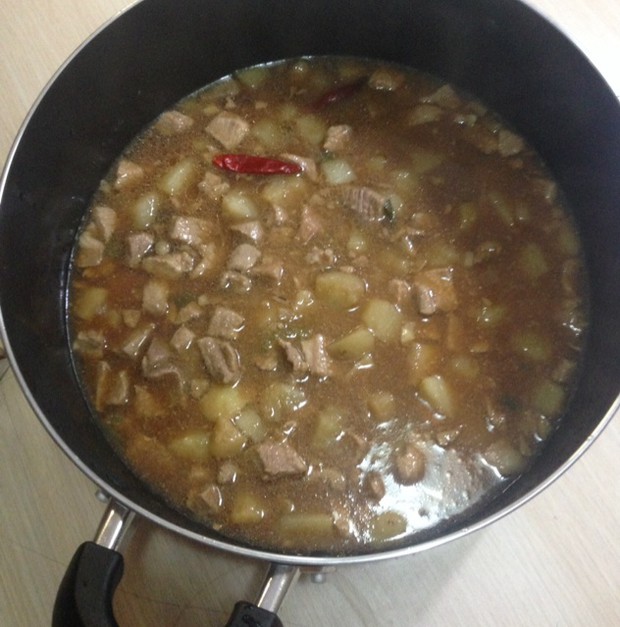 土豆炖猪肉的做法