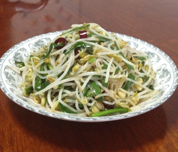 绿豆芽炒韭菜的做法