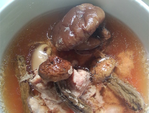 营养美味双菇菌汤的做法