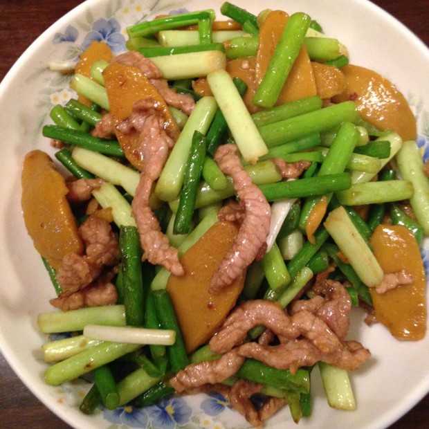 蒜苔肉丝炒年糕的做法