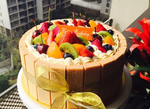 生日蛋糕教程【威化饼干围边】的做法