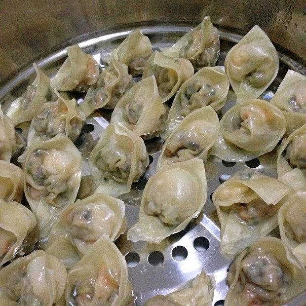 蒸鲜虾香菇云吞的做法