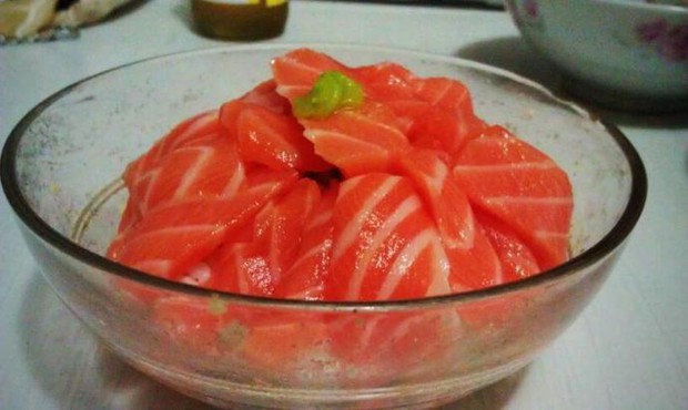 三文鱼腩盖饭的做法