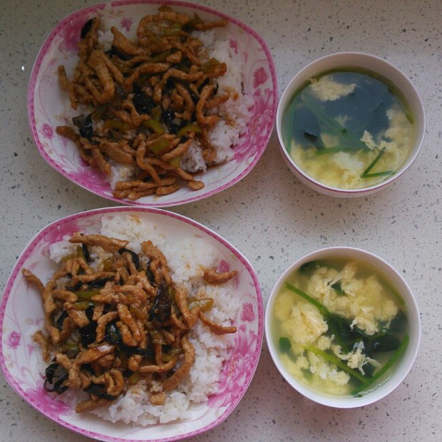 鱼香肉丝盖浇饭的做法