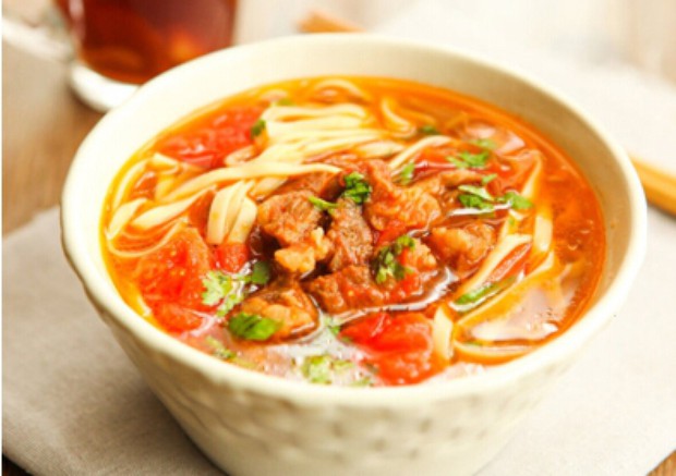 面爽滑劲道的茄汁牛肉面的做法