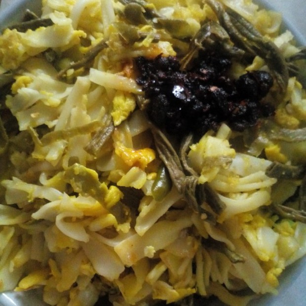 榨菜鸡蛋炒河粉(简单易做)的做法