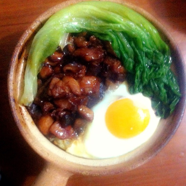香菇滑鸡煲仔饭的做法