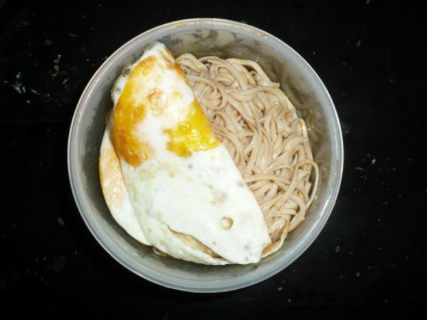 电饭锅煎蛋面的做法