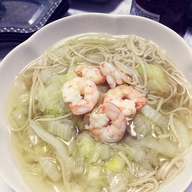 虾仁白菜清汤面的做法