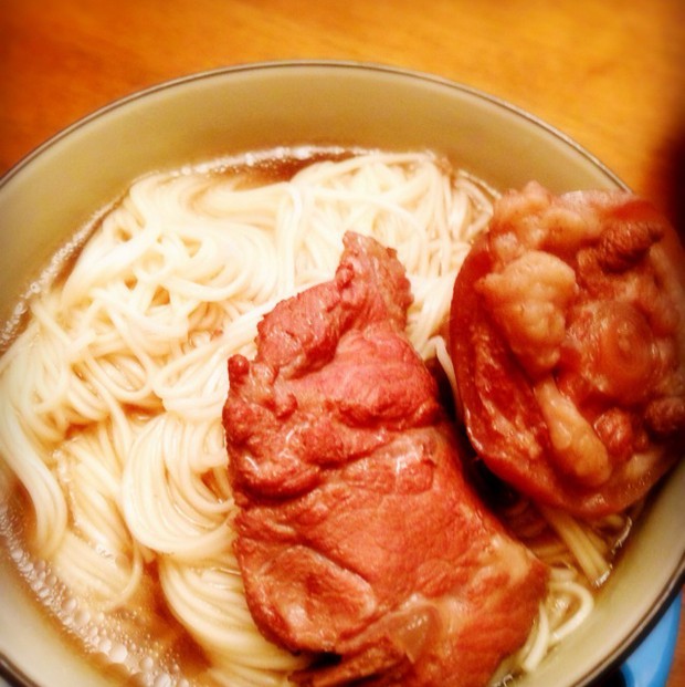 黑豆薏仁煲猪尾的做法