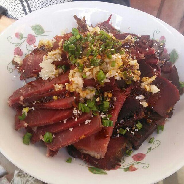 蒜香红油腊瘦肉的做法