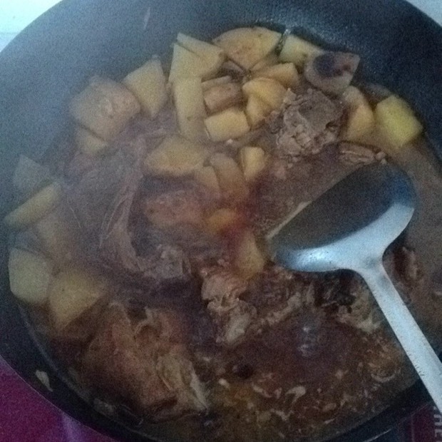 土豆红烧排骨的做法