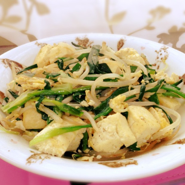冲绳风韭菜豆芽炒豆腐的做法