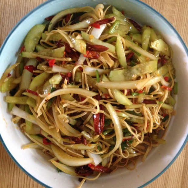 圆葱干豆腐丝的做法