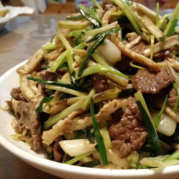 荞菜油豆腐炒牛肉的做法