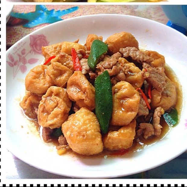豆腐泡炒肉片的做法