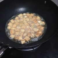 炸臭豆腐的做法步骤2