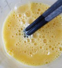 鸭蛋炒韭菜的做法步骤3
