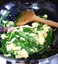 鸭蛋炒韭菜的做法步骤6