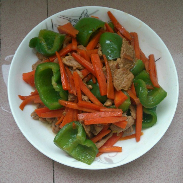 紅蘿蔔絲菜椒炒肉片的做法