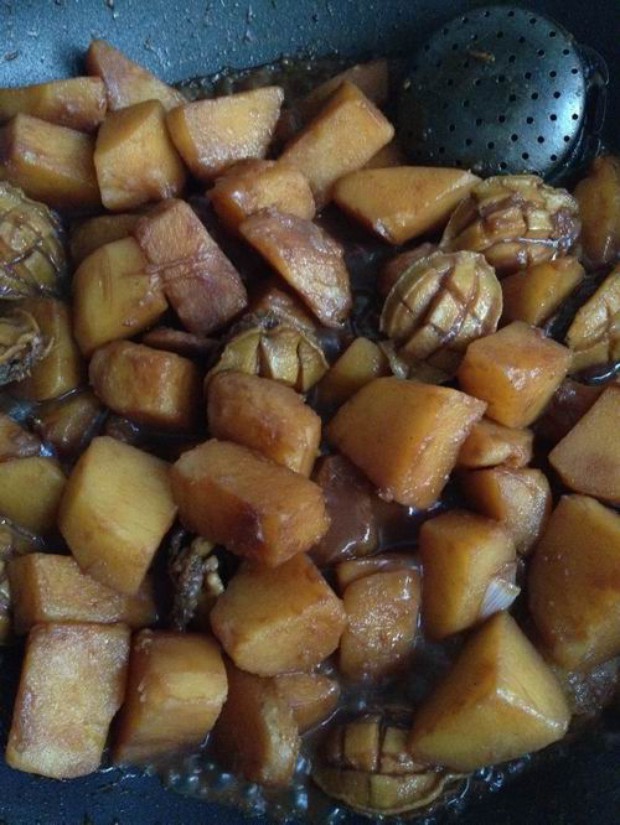 鲍鱼炖土豆的做法