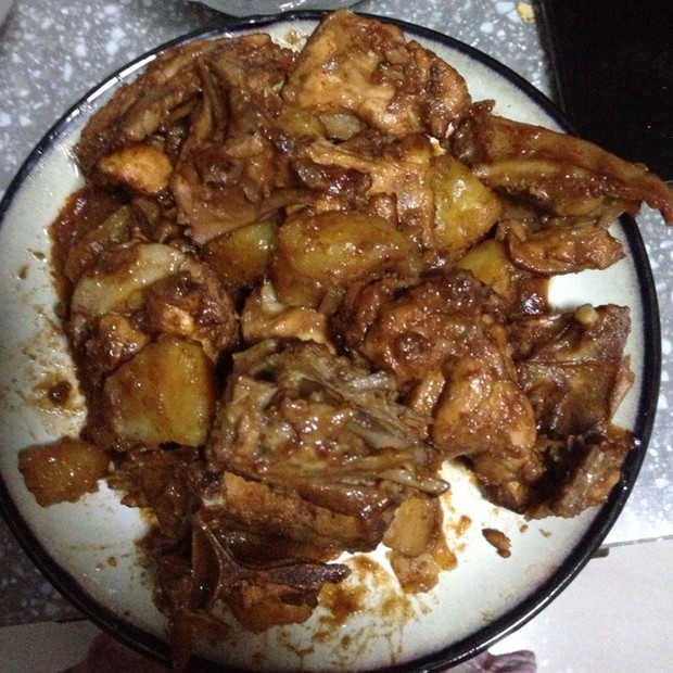 红烧鸡架土豆的做法