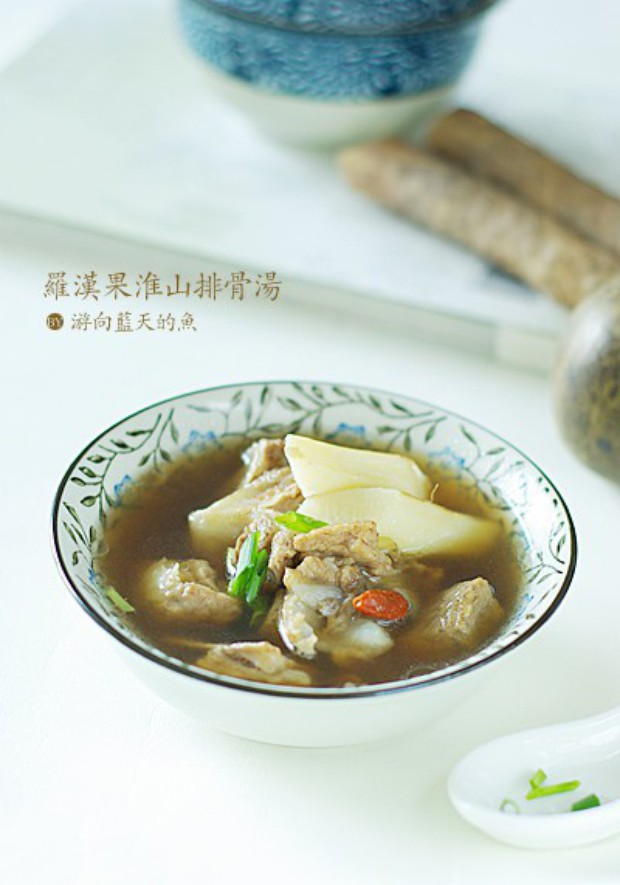 罗汉果淮山猪骨汤的做法