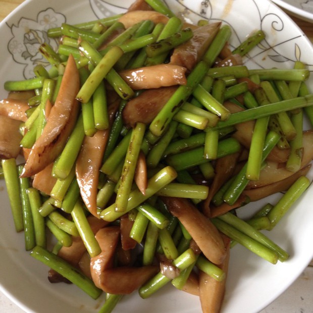蚝油蒜薹杏鲍菇的做法