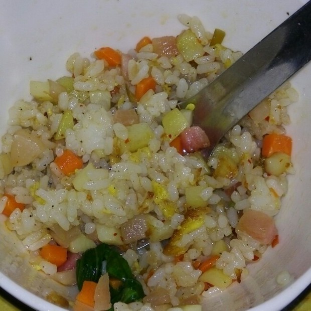 懒人版酸萝卜蛋炒饭(超好吃)的做法