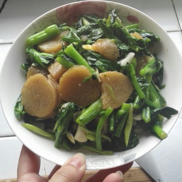 菜心炒碱水粽的做法
