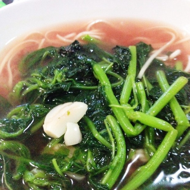 红苋菜汤面的做法