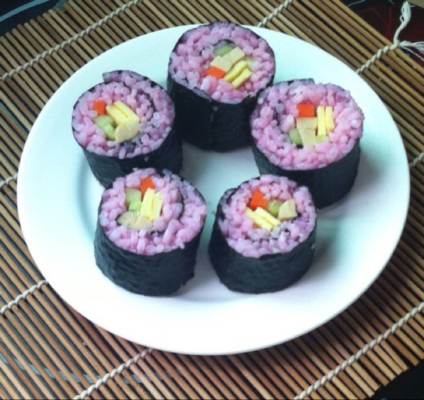 粉嫩寿司卷的做法