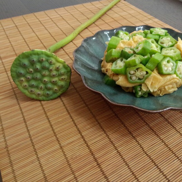 纯素厚版秋葵鲜腐饼的做法