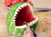 超级酷炫的鲨鱼西瓜雕的做法步骤7
